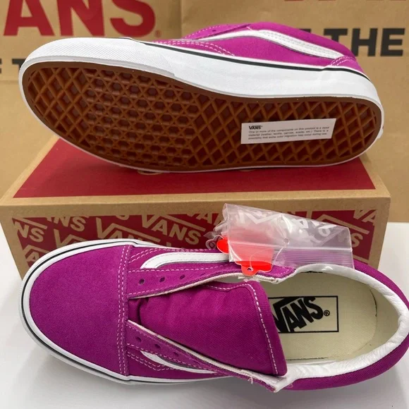 Vans Men’s Old Skool
Fuchsia Red/True White Sneakers 
VN0A5KRF8ZV - Picture 4 of 16